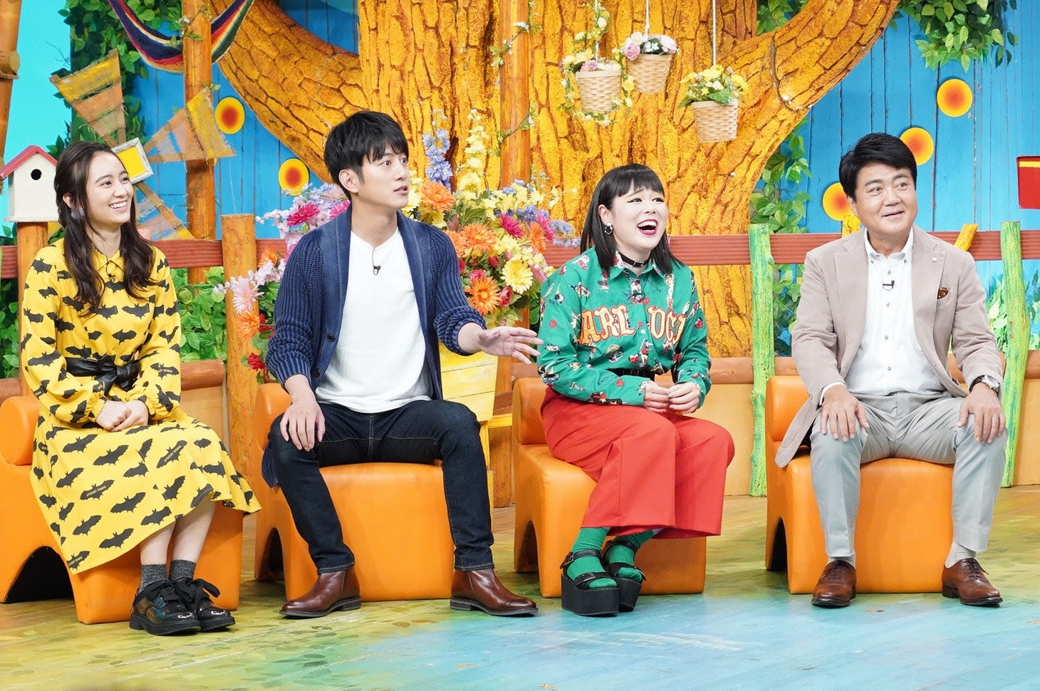 左から岡田結実、溝端淳平、ブルゾンちえみ、堀尾正明。(c)日本テレビ