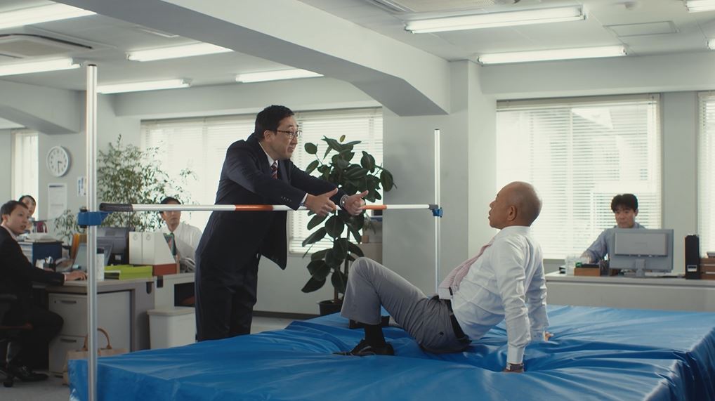 CM「適当な人事評価」編のワンシーン。