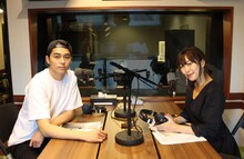 東出昌大（左）と坂本美雨（右）。