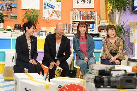 ゲストの（左から）吉川美代子、バイきんぐ小峠、藤田ニコル、佐藤仁美。(c)TBS