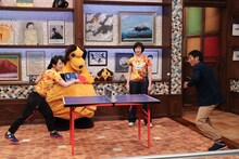 卓球の伊藤美誠選手（左）と対決する明石家さんま（右）。(c)関西テレビ