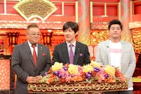 左からサンドウィッチマン伊達、内村光良、サンドウィッチマン富澤。