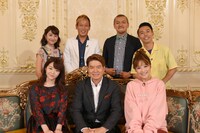 「立派なお家にピンポンしてみた」の出演者たち。(c)TBS