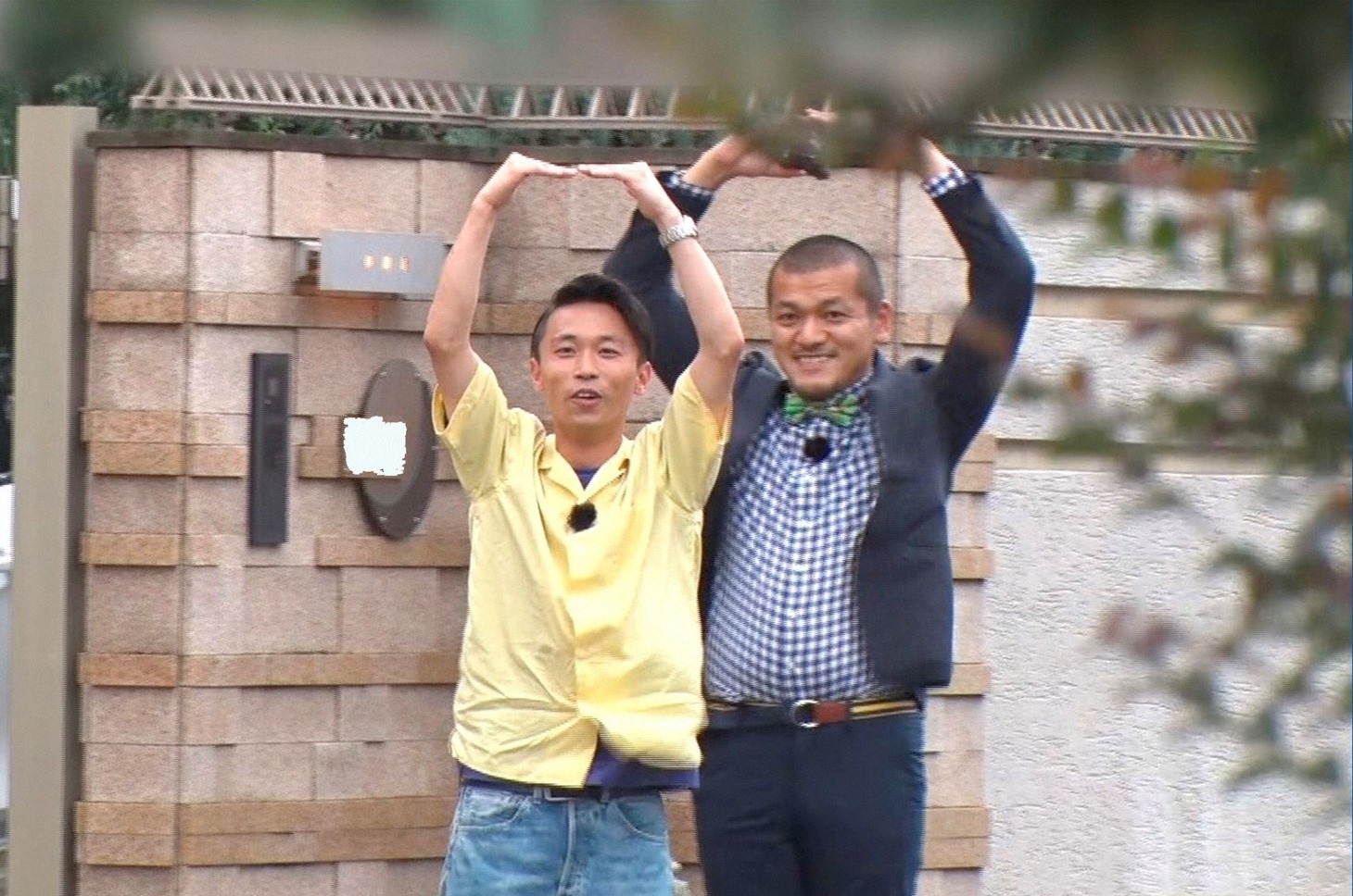 東京の下町で豪邸を探す、カミナリ。(c)TBS