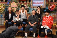 「踊る踊る踊る！さんま御殿 秋の女子アナVS女芸人 イケメン＆美女大漁祭」のワンシーン。(c)日本テレビ