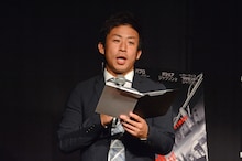 MCを務めたチーモンチョーチュウ菊地。