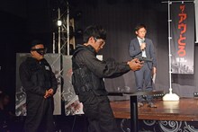 的を狙うとろサーモン村田。