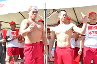 オードリー春日と品川庄司・庄司。(c)TBS