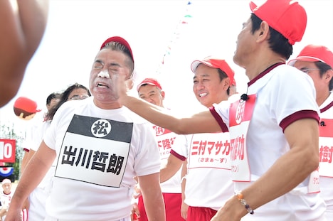 「リンカーン芸人大運動会2018」で、出川哲朗がダウンタウン浜田に顔を張られる瞬間。(c)TBS