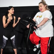 渡辺直美がバースデーサプライズに笑み、踊ると疲れるので体力作り宣言