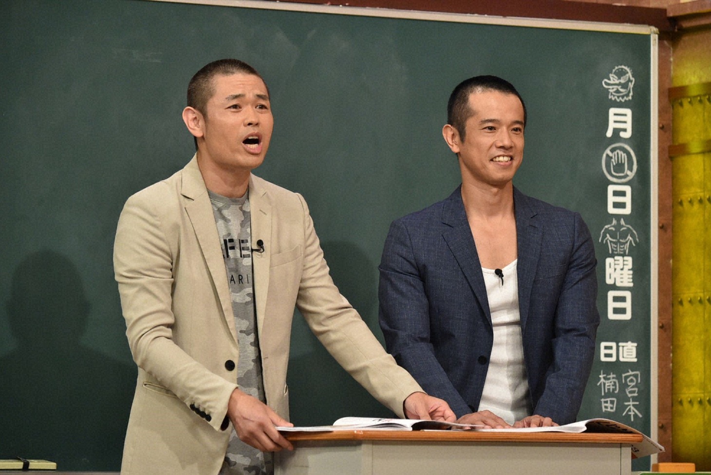 「しくじり先生 俺みたいになるな!!」で授業を繰り広げる品川庄司。(c)テレビ朝日