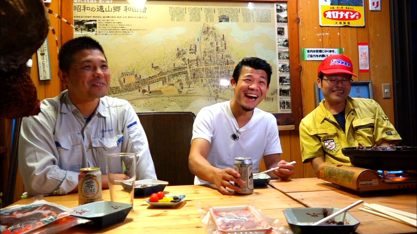 亀田興毅（中央）の旅の様子。(c)ABC