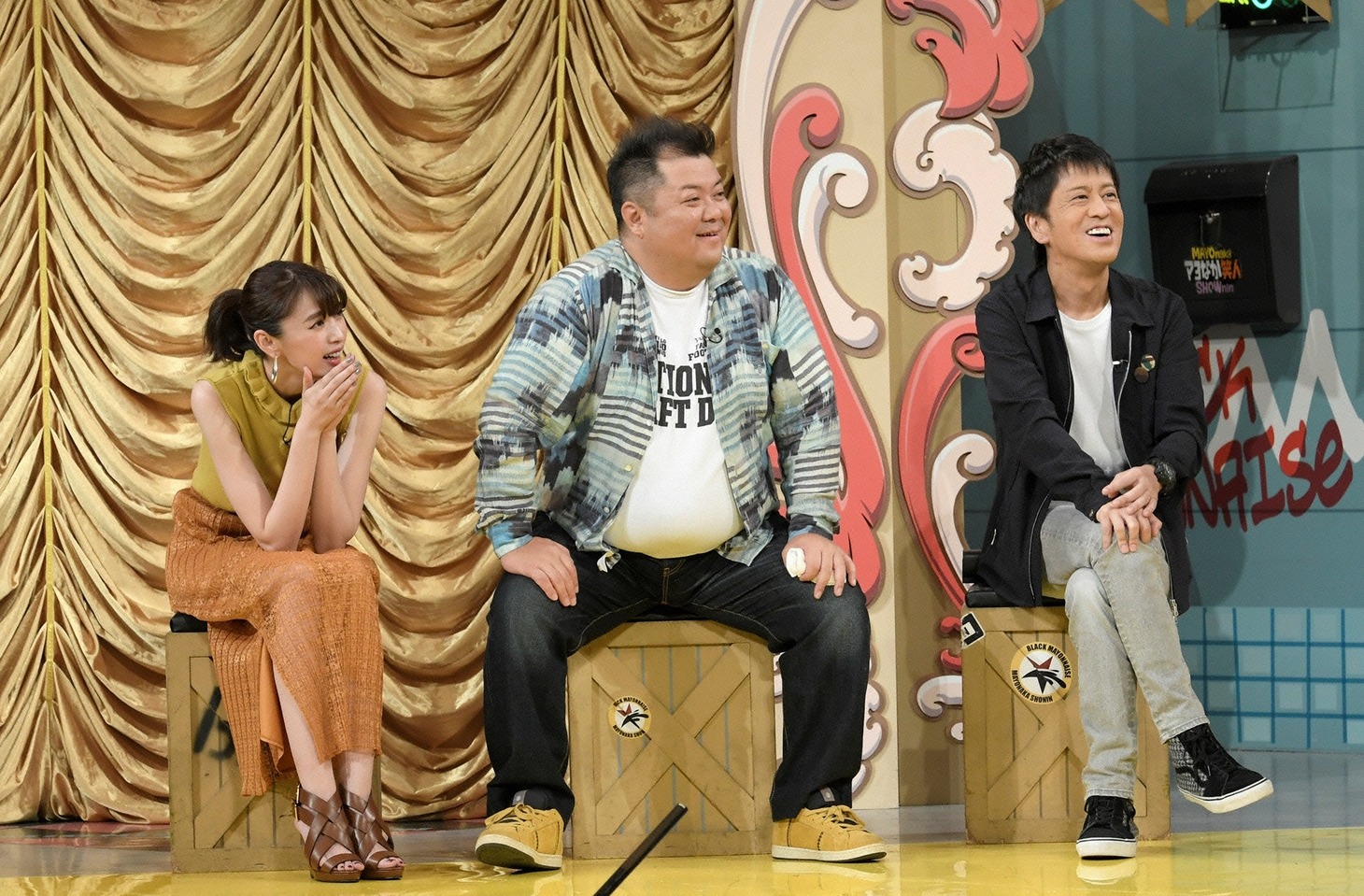 左から宮田聡子、ブラックマヨネーズ。(c)読売テレビ