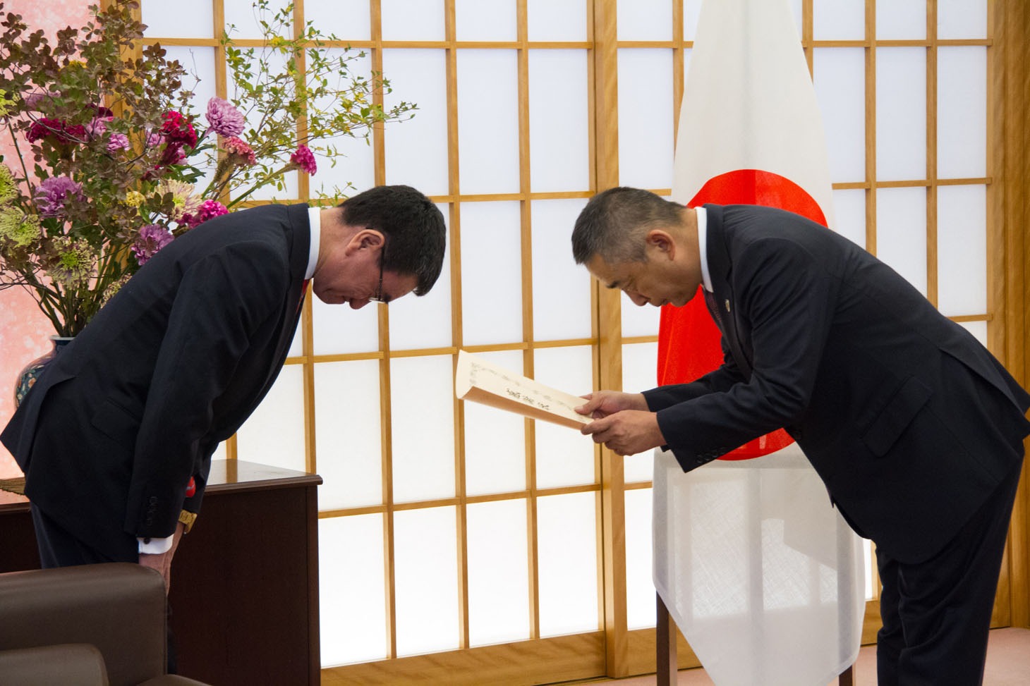 吉本興業株式会社にも感謝状が贈られた。受け取ったのは共同代表取締役社長COO・岡本昭彦氏。