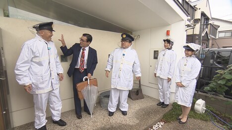 「あいち県警 特命笑活係 キャイ～ンのキケン察知ツアー！」のワンシーン。(c)メ～テレ