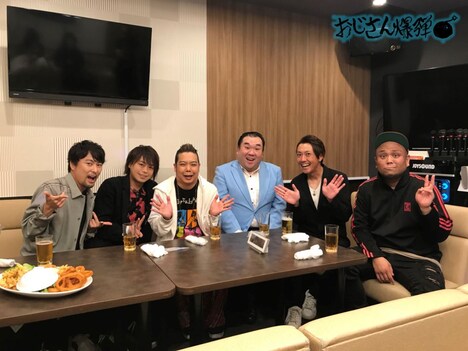 「おじさん爆弾」の出演者たち。(c)テレビ朝日