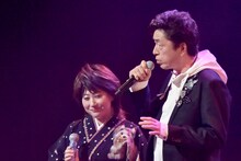 中村雅俊（右）