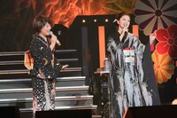 藤あや子（右）