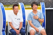ラサール石井の兄・石井巧さん（左）、プロサッカー選手岡崎慎司の兄・岡崎嵩弘（右）。