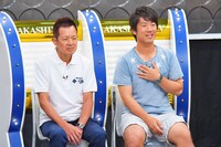 ラサール石井の兄・石井巧さん（左）、プロサッカー選手岡崎慎司の兄・岡崎嵩弘（右）。