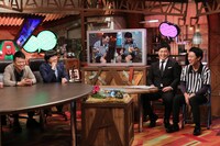 雨上がり決死隊とモンスターエンジン（右）。(c)ABC