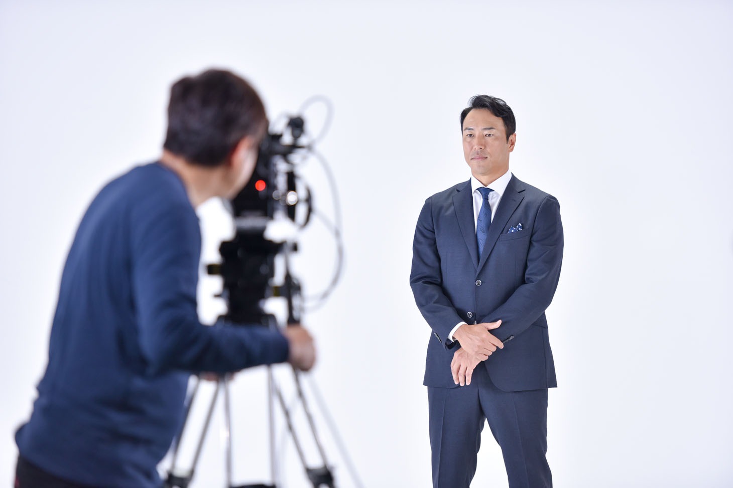 黒田博樹の撮影風景。(c)「OFLIFE」吉本興業