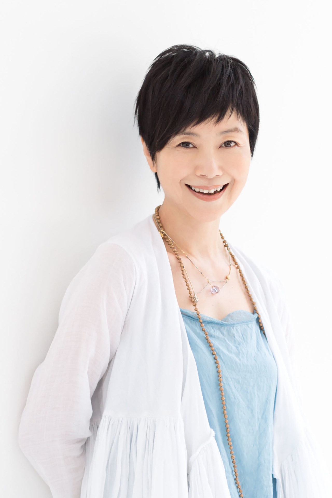 ナレーションを務める手塚理美。(c)YOSHIMOTO KOGYO CO.,LTD.