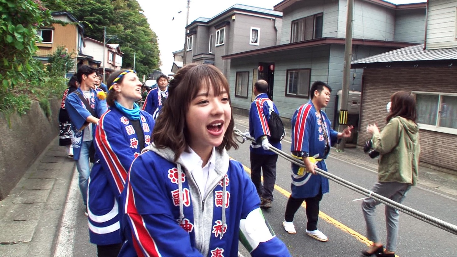 ロケに臨む和田まあや。(c)テレビ東京