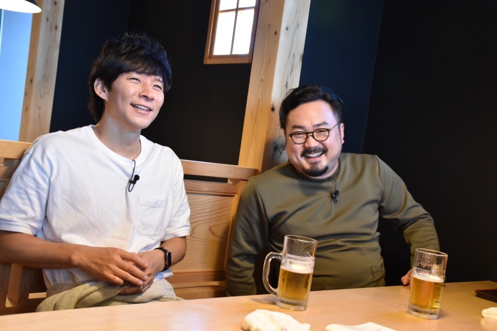 「渡部の歩き方」に出演する（左から）アンジャッシュ渡部、休日課長（ゲスの極み乙女。）。(c)HJホールディングス