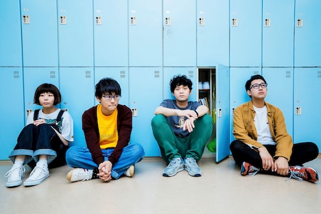 ナードマグネット。左から2人目がボーカルの須田亮太。