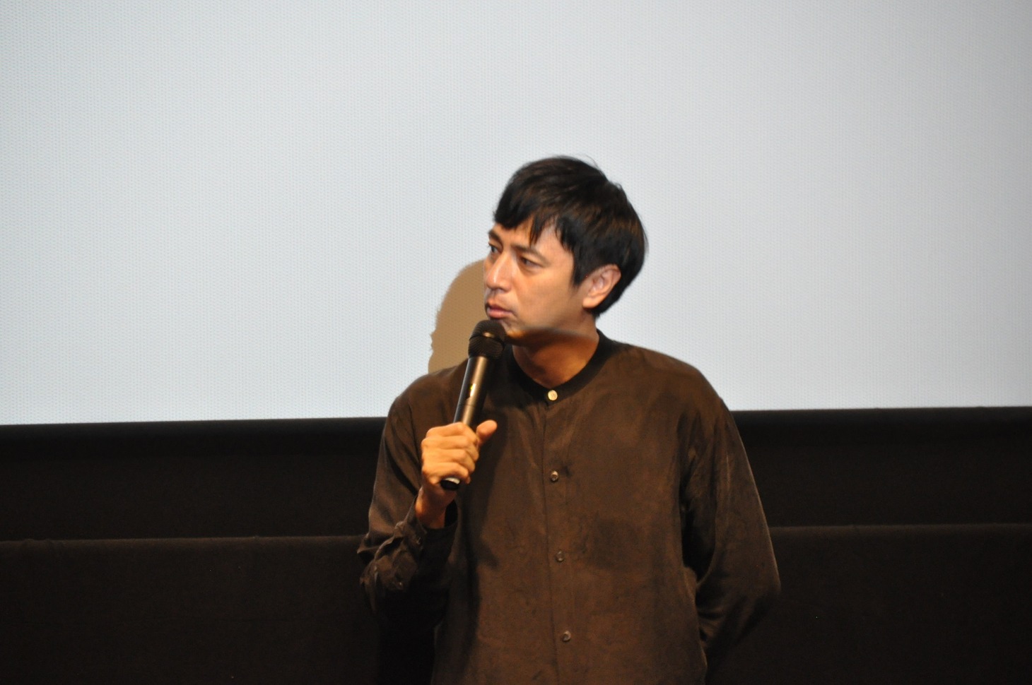 「エディオン presents『鯉のはなシアター』特別上映会」に登壇したチュートリアル徳井。