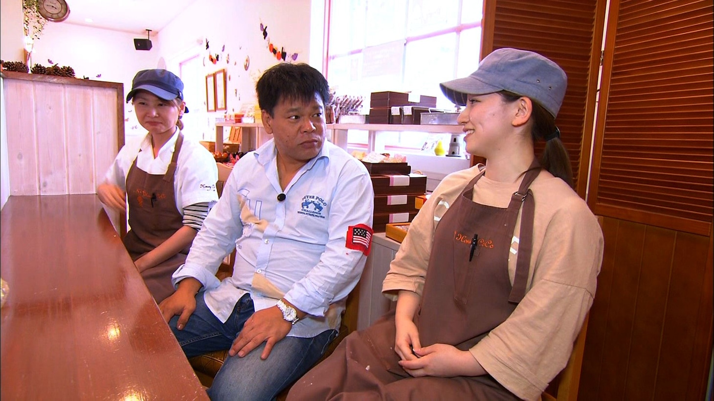 「相席食堂」に出演するジミー大西（中央）。(c)ABC