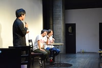 左から放送作家・東原、Aマッソ。