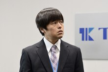 バカリズム演じる小柳守