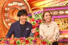 MCを務める（左から）アンジャッシュ渡部、滝沢カレン。