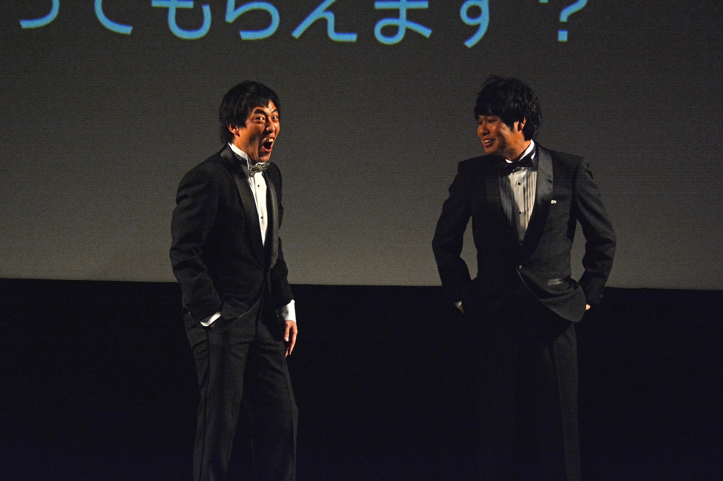 2009年の予選で披露したネタ「生徒指導室」を再現するさらば青春の光。