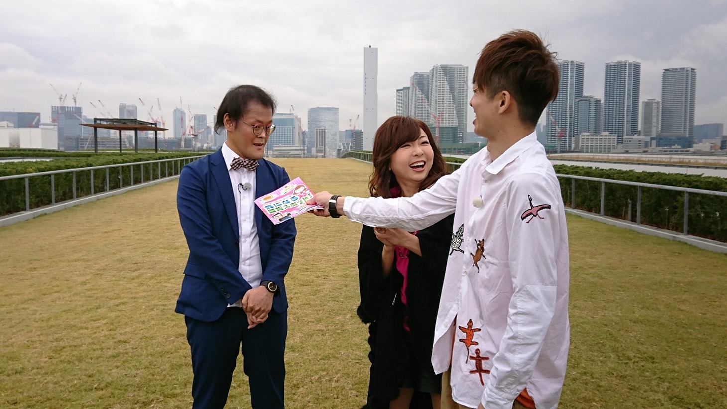 ロケ企画「モモコの東京の超人気！最新スポットめぐり」のワンシーン。(c)読売テレビ