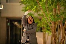 「深夜のダメ恋図鑑」第4話に登場する、永野扮する佐藤の上司。