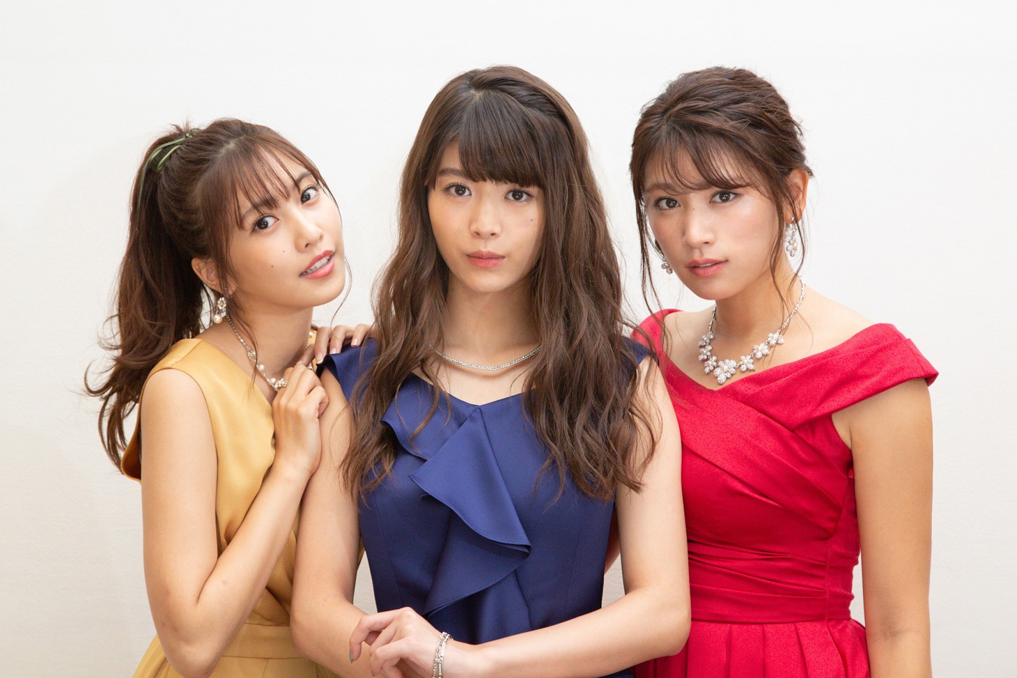 「深夜のダメ恋図鑑」に出演する（左から）佐野ひなこ、馬場ふみか、久松郁実。(c)ABCテレビ