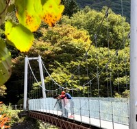 「秘境路線バスに乗って飲食店を見つける旅」のワンシーン。(c)テレビ朝日