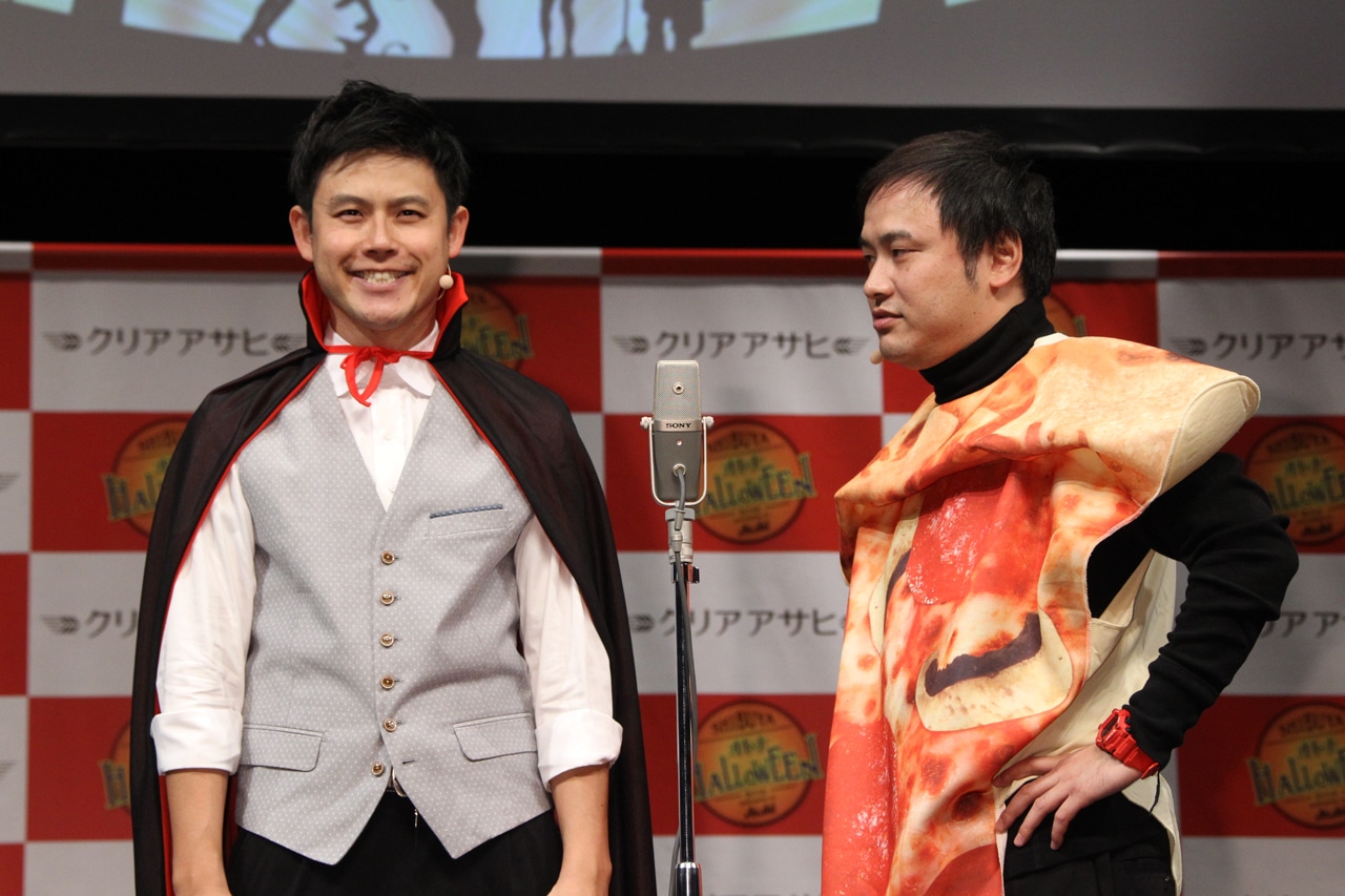 オジンオズボーン。篠宮（左）はドラキュラ、高松（右）はピザの仮装。