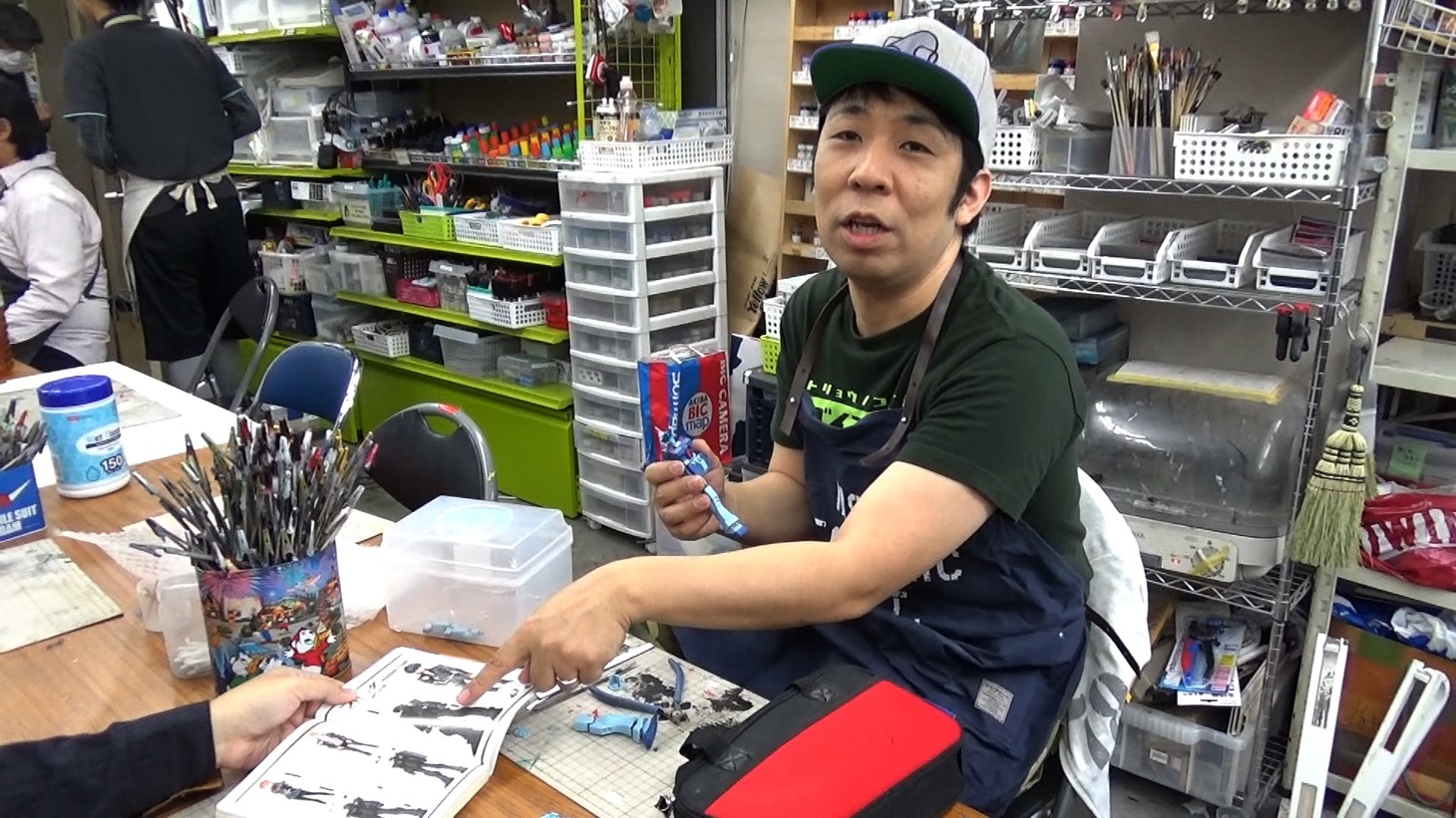 「OFLIFE」で密着されるパンクブーブー佐藤。(c)MBS