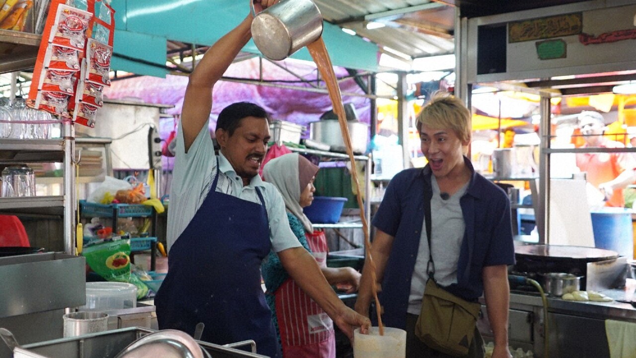 ヒロシ、マレーシア流チャイの“スゴ技”に興奮