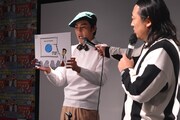 ロバート山本による読み聞かせ会の様子。