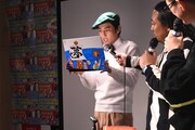 ロバート山本による読み聞かせ会の様子。