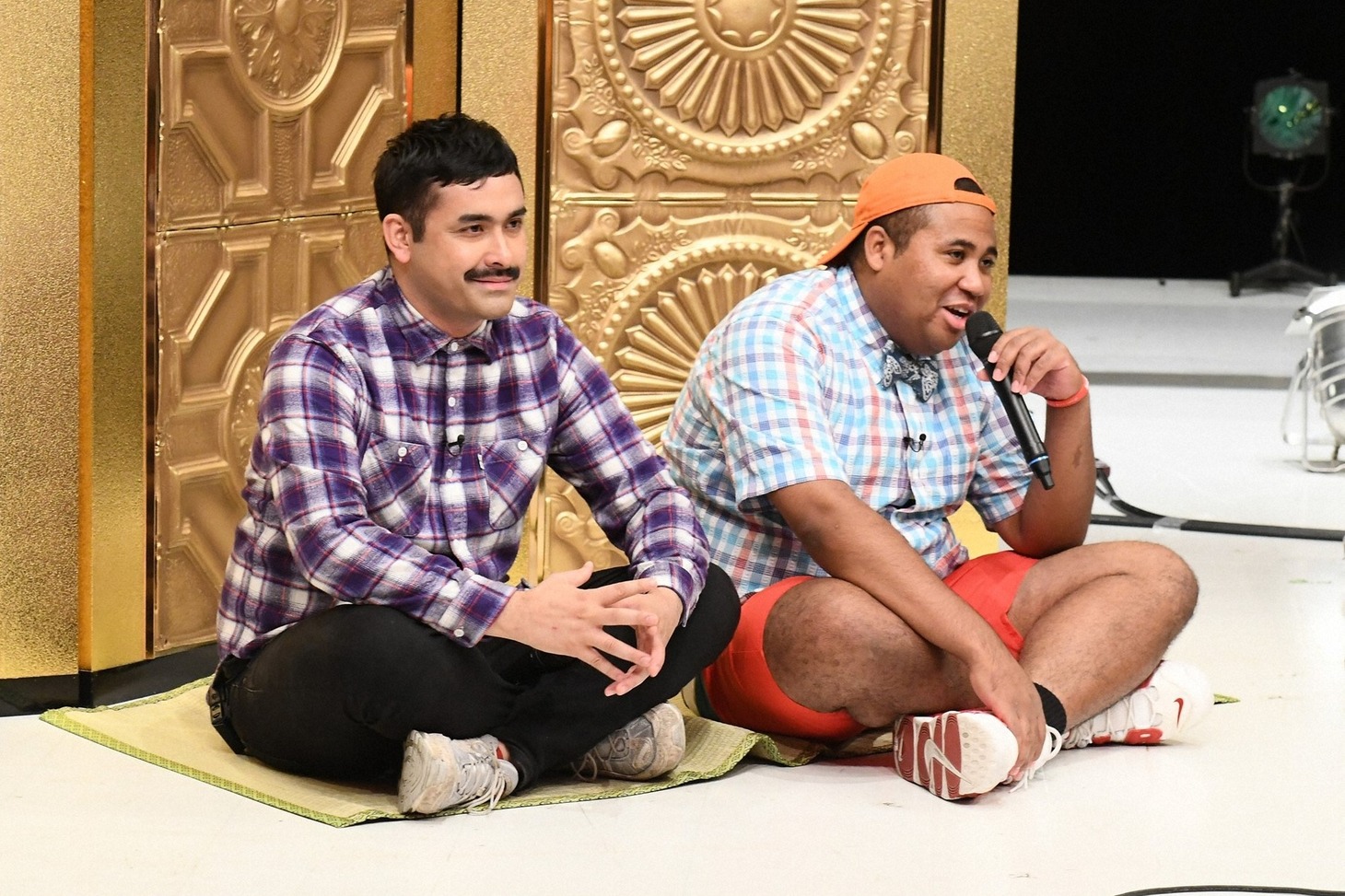 「有田ジェネレーション」に出演する（左から）デニス植野、マテンロウ・アントニー。(c)TBS