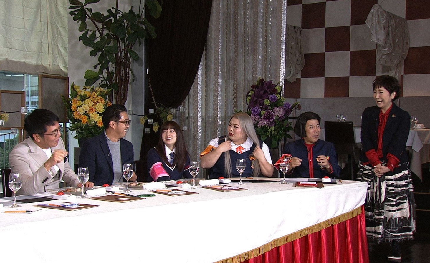 おぎやはぎが参戦するゴチバトルの様子。(c)日本テレビ
