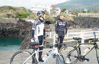 「有吉と7人の島人たち～八丈島で人探し！爆笑ハプニングの旅SP」より。(c)テレビ東京