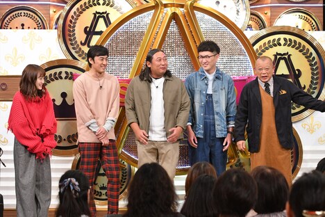 （左から）川栄李奈、ロバート、笑福亭鶴瓶。(c)TBS