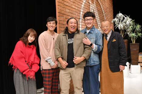 （左から）川栄李奈、ロバート、笑福亭鶴瓶。(c)TBS